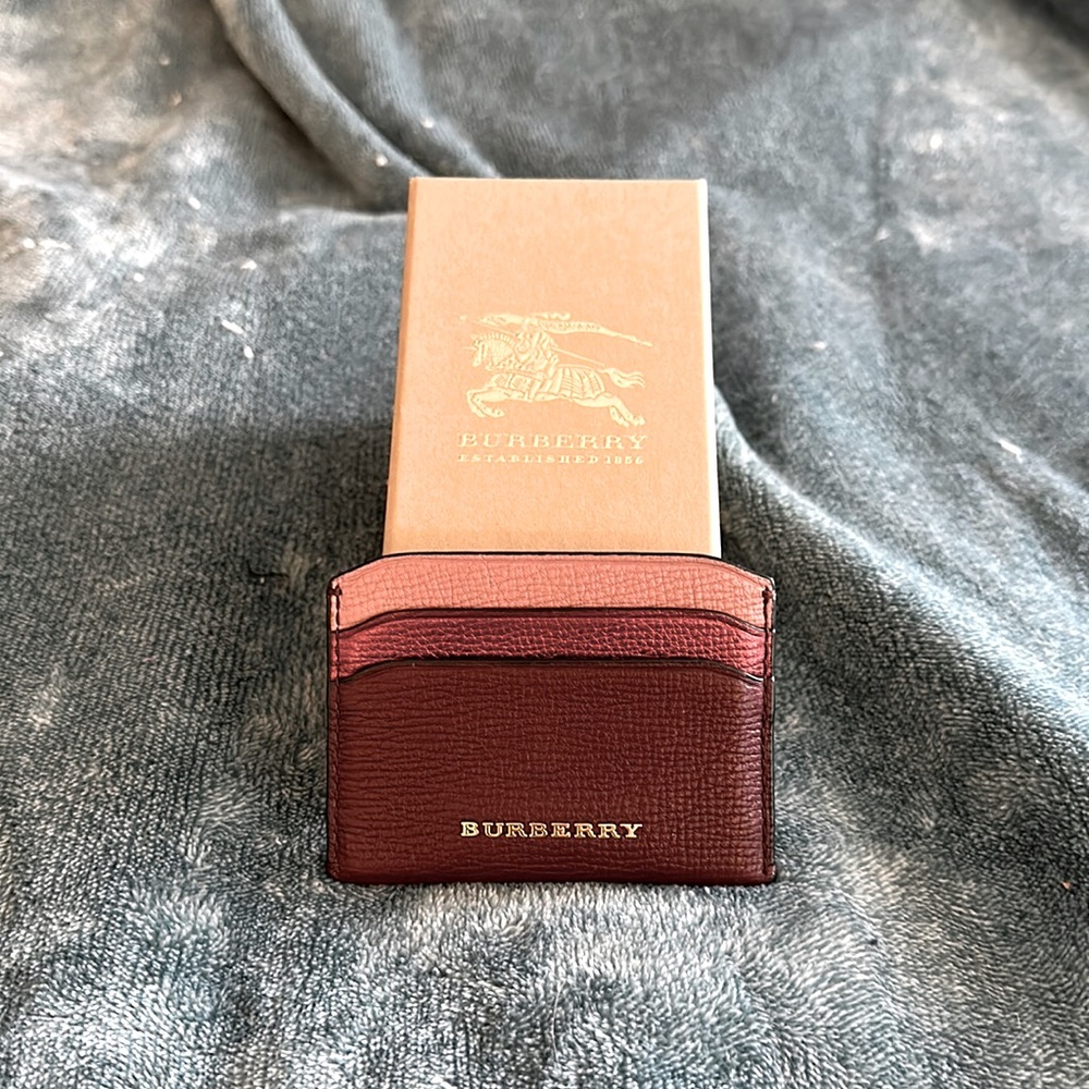 Burberry multi tier grainy leather card holder